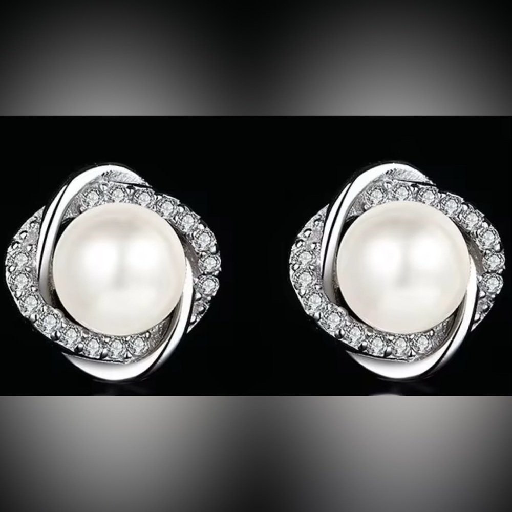 6-7mm White Freshwater Pearl 925 Sterling Silver Stud Earrings